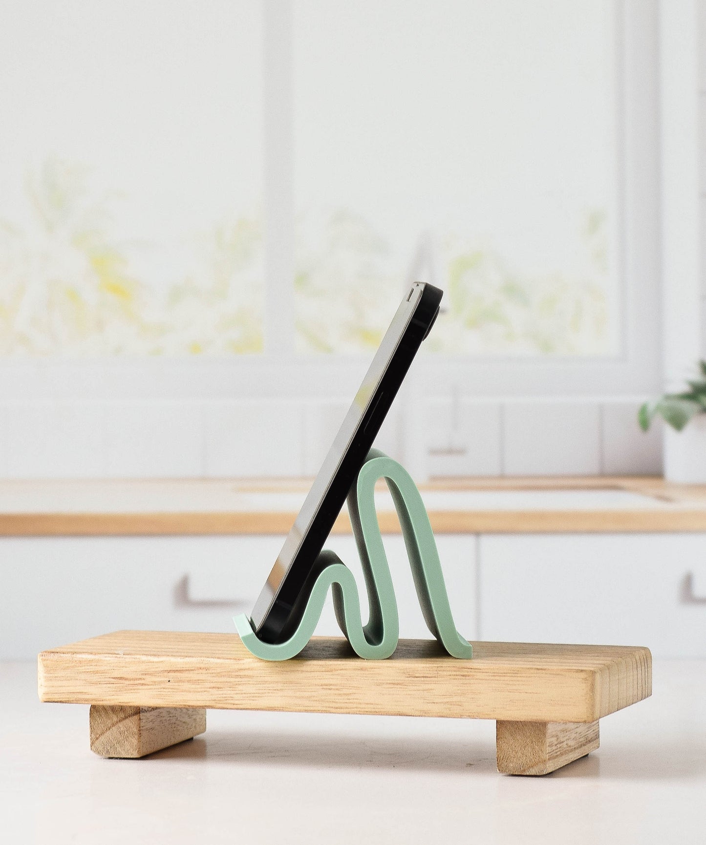 3d Printed Modern Phone Stand, Wavy Design